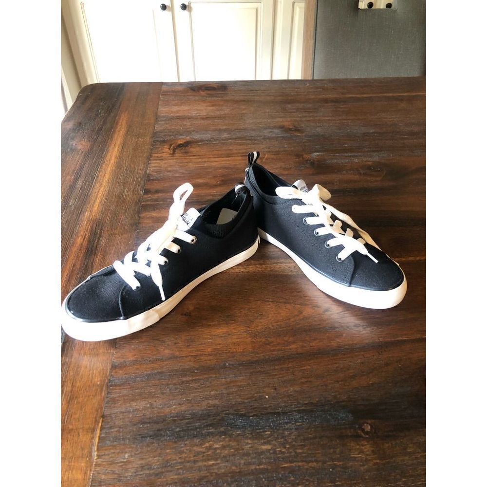 Kenneth Cole “The Run” ladies sneaker - Picture 3 of 6